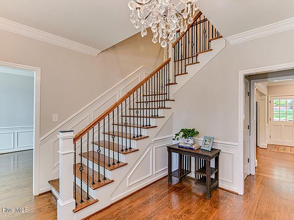 4th image of 3413 Kerry Place