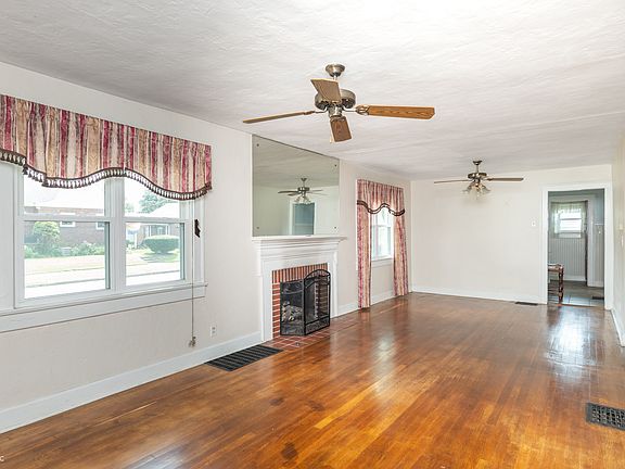 5th image of 1102 N Riley Ave