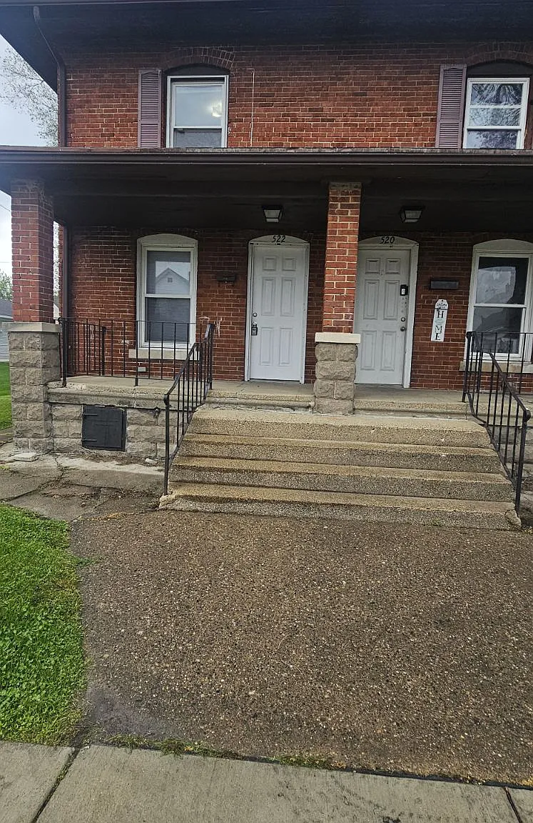 2 bed, 1.0 bath, 728 sqft, $900 — Photo 2