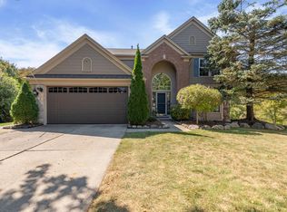 891 Westhills Dr, South Lyon, MI 48178