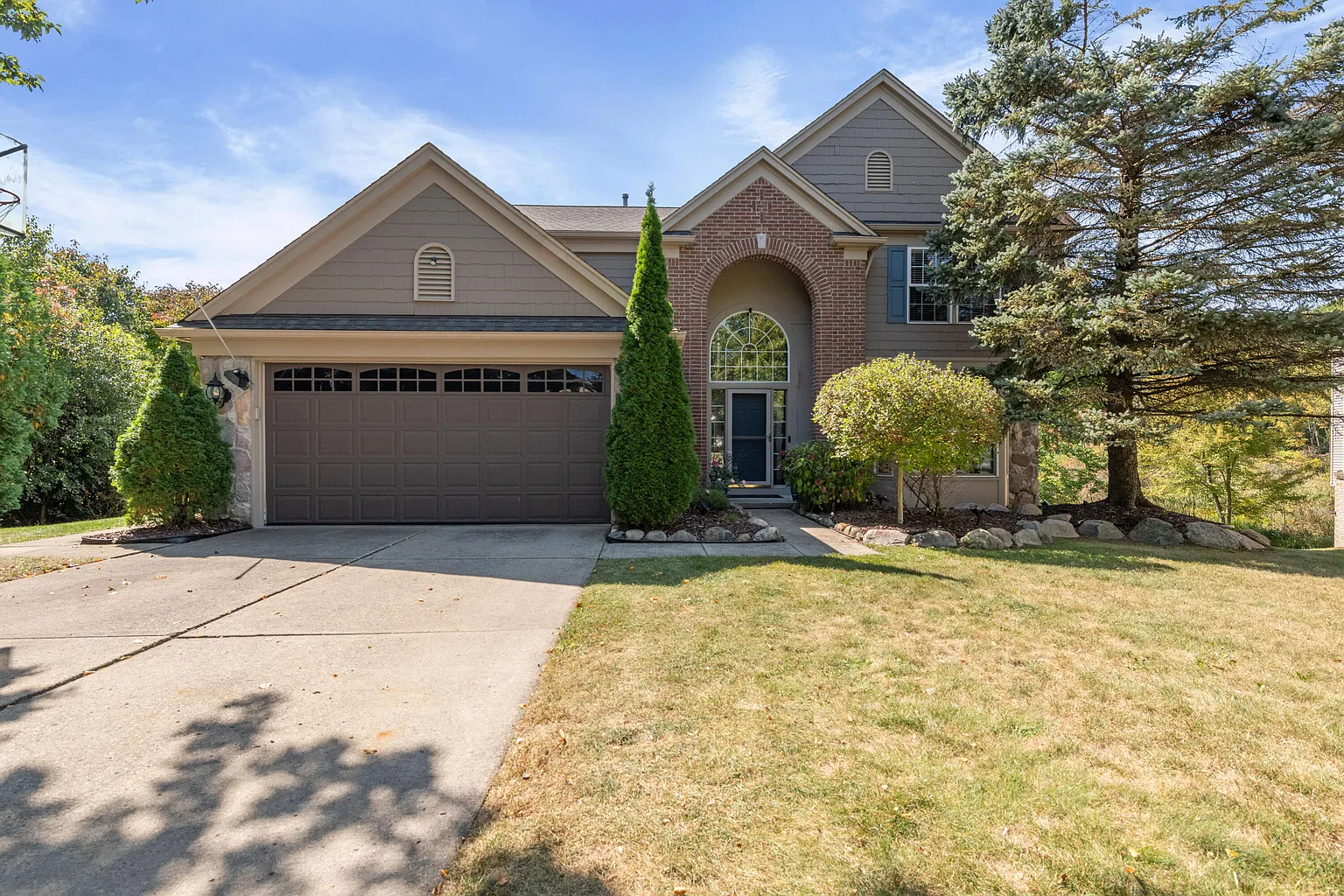 891 Westhills Dr photo 1