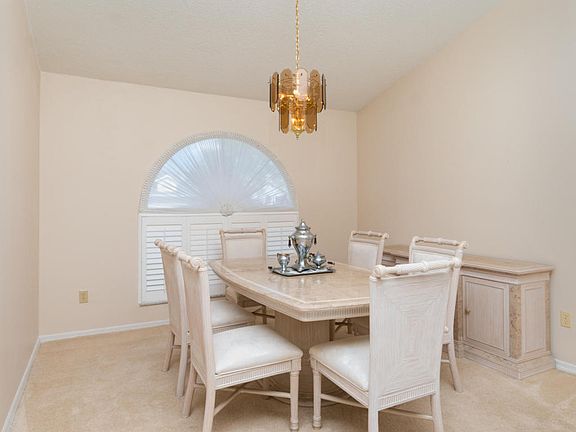 3rd image of 1915 Glen Meadows Cir