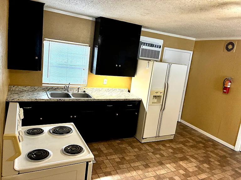 401 Avenue J #2 — Photo 5