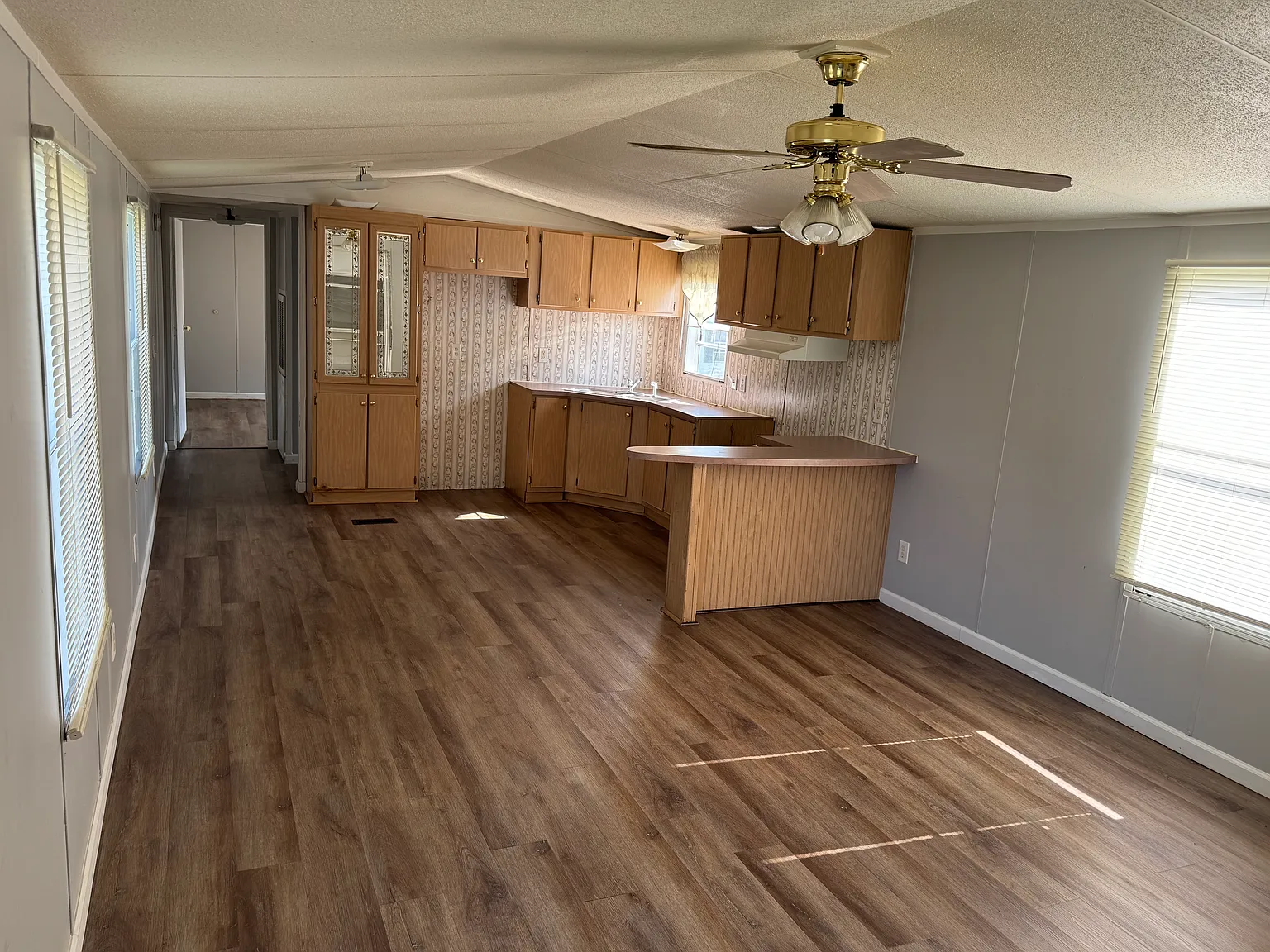 3 bed, 924 sqft, $1,095 — Photo 2