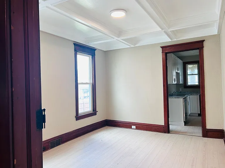 440 Winona St — Photo 6