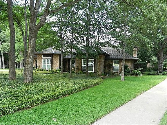 3rd image of 1106 Plantation Dr S