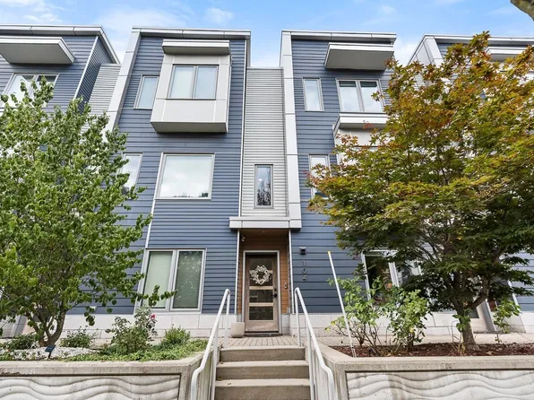 104 Liverpool St Unit 104, Boston, MA 02128