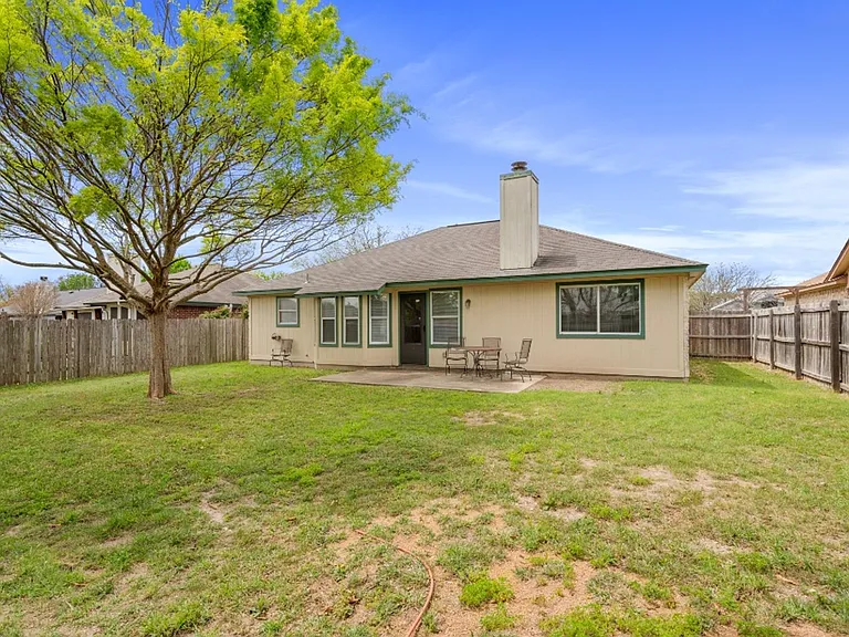 604 Maplecreek Dr — Photo 24