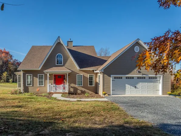 82 Smoky Row Rd, Staunton, VA 24401
