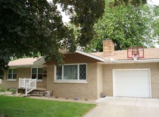 1107 S 8th St, Pekin, IL 61554