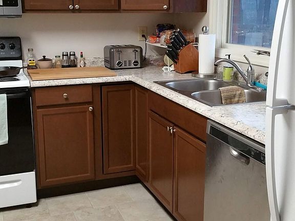 4th image of 2421 Maplewood Dr