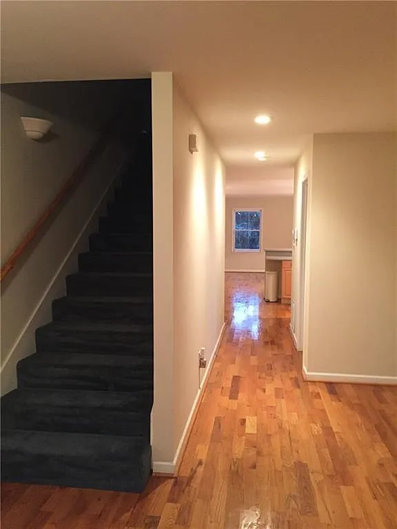 3 bed, 2.5 bath, 1868 sqft, $1,900 — Photo 4