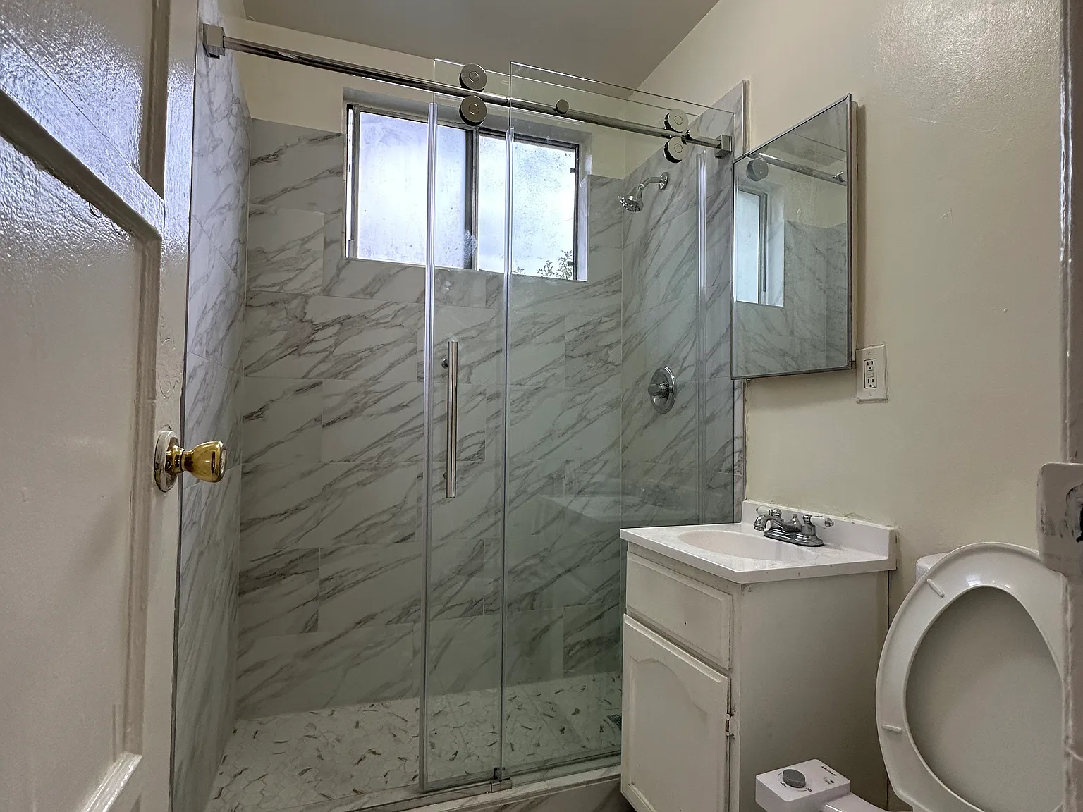 2 bed, 800 sqft, $2,100 — Photo 3