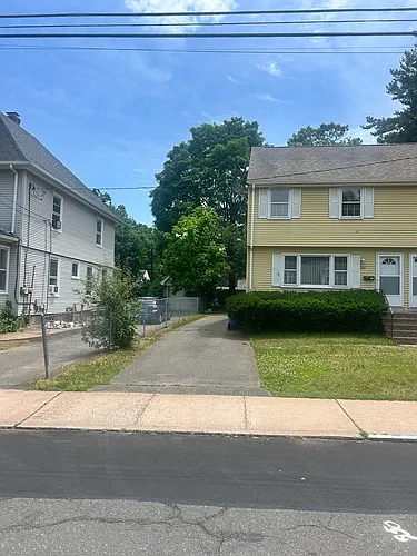 204 School St Photo 1
