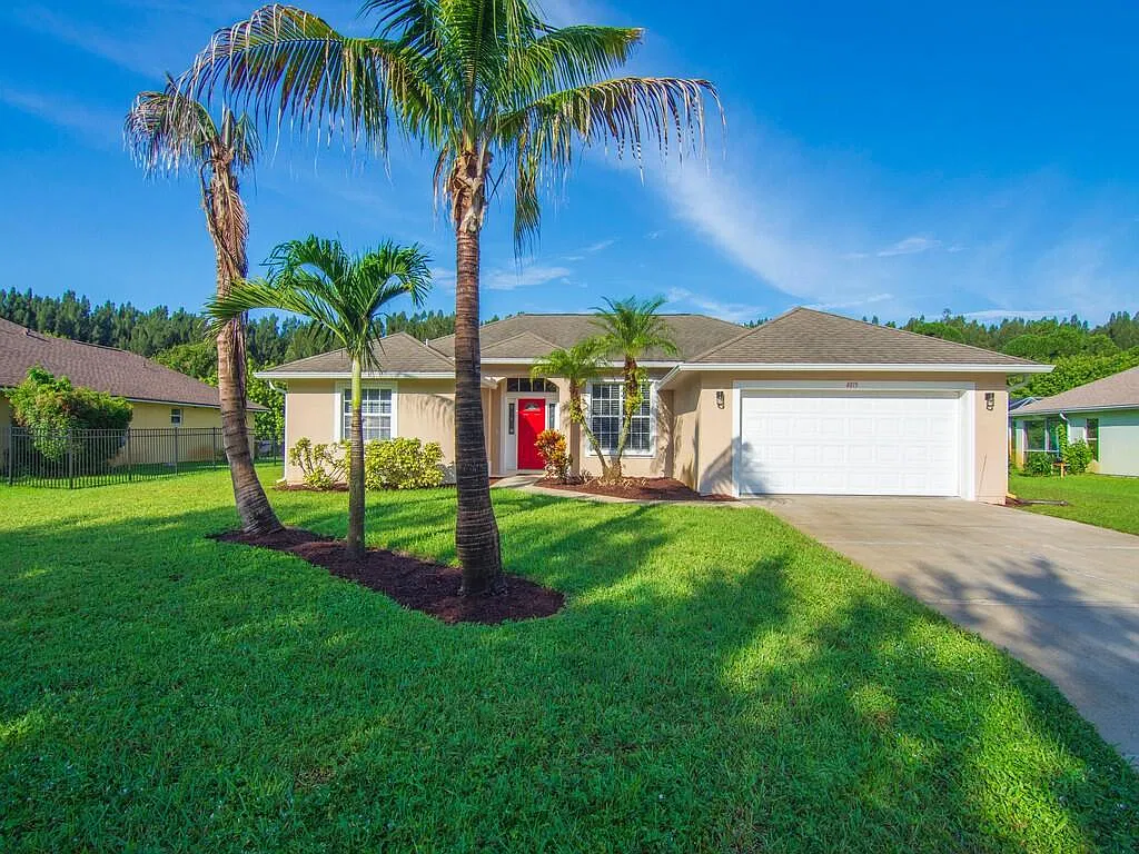 3 bed, 2.0 bath, 1701 sqft, $2,300 — Photo 4