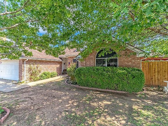 2nd image of 2704 Stephen Dr