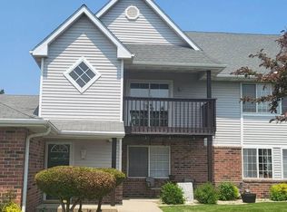 170 W Aspen Ct UNIT 1, Oak Creek, WI 53154