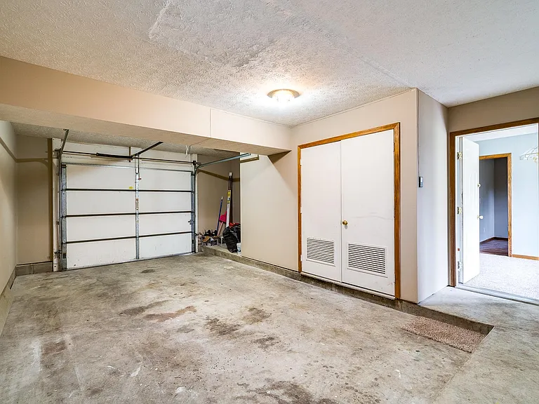 230 N Gebhart Church Rd — Photo 23
