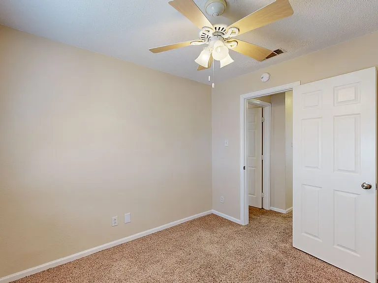 2211 Hilltop Loop — Photo 19
