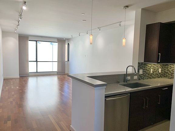 4th image of 233 Franklin St #405