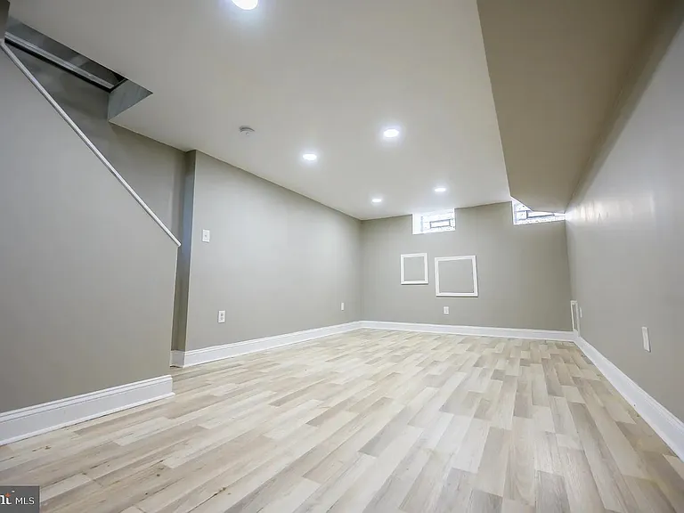2212 Greenwich St — Photo 12