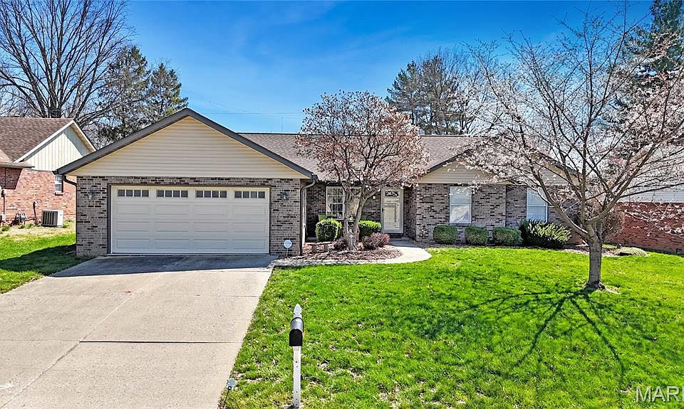 1st image of 1825 Spruce Hill Dr