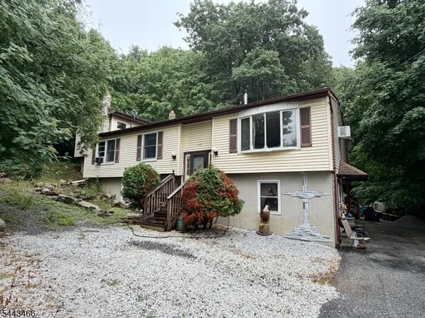 120 Barry Dr N, Vernon Twp., NJ 07422
