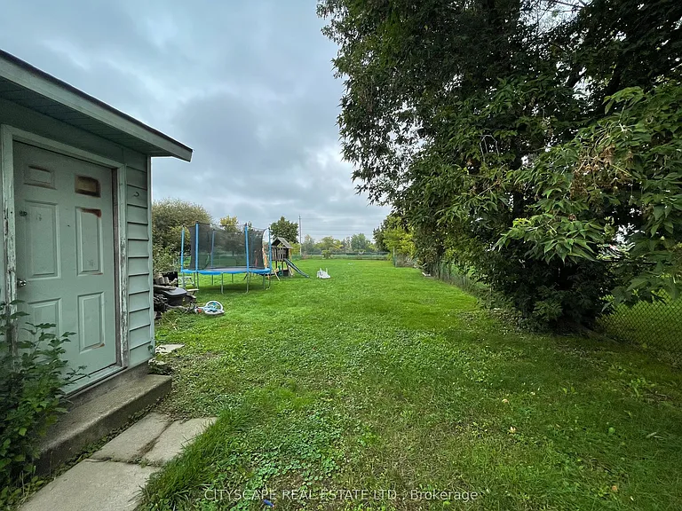 594 Bunting Rd — Photo 10