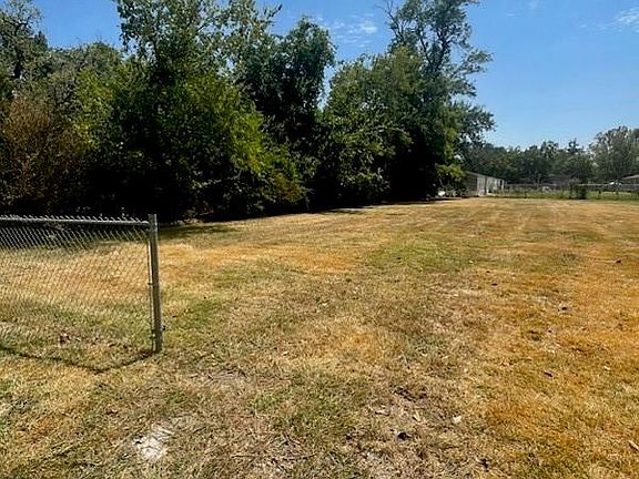 2nd image of 2506 Lone Oak Rd