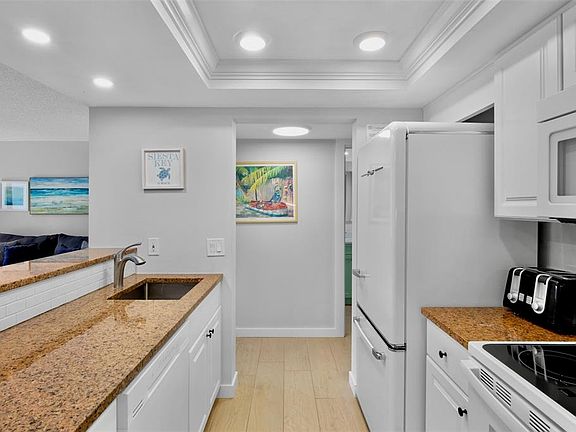 5th image of 1600 COVE II PLACE #412