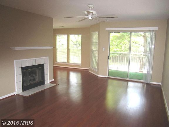 Living Room with Pergo Floors & Gas Fireplace