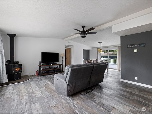 5th image of 8270 6th Avenue NE
