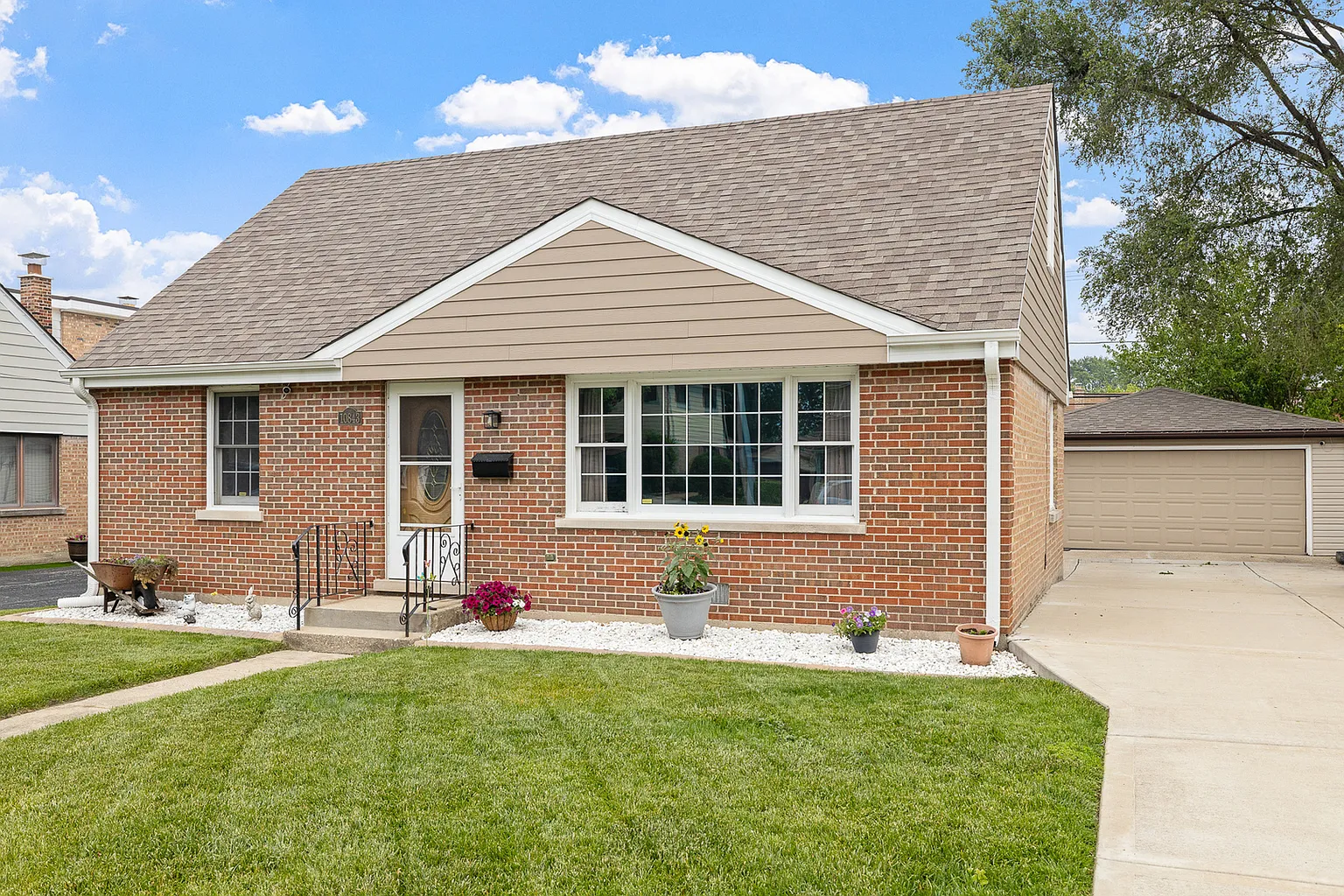 10843 McVicker Ave photo 1