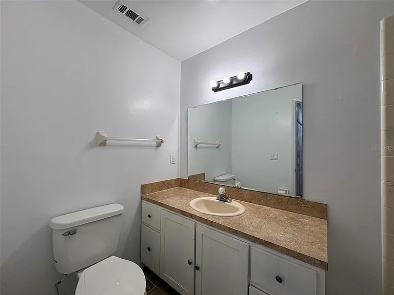 1724 Foxhall Cir #1724 — Photo 16