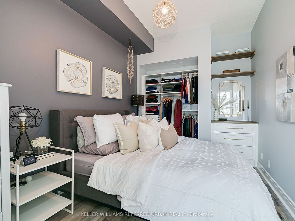 18th image of 112 George St S #S325