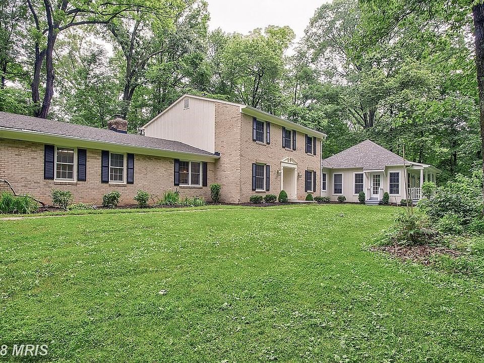 3160 Sq Ft Brick Colonial Front/Back w/Hardiplank