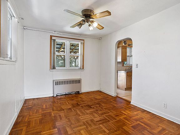 3rd image of 1123 E 212th St