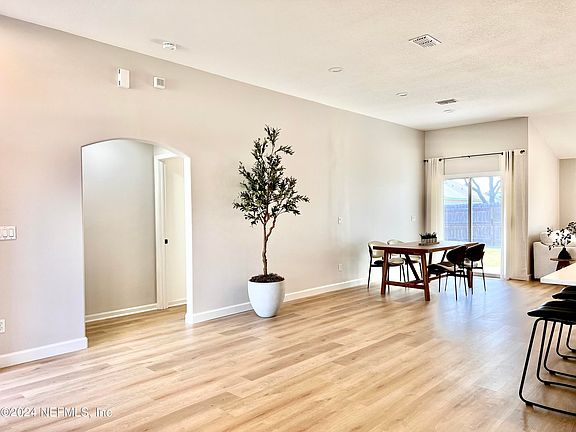 5th image of 2456 BENTWATER Drive W