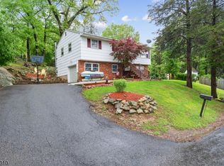 8 Hillside Ter, Andover, NJ 07821