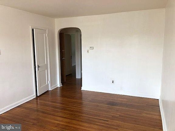 3rd image of 883 Windermere Ave Floor 2