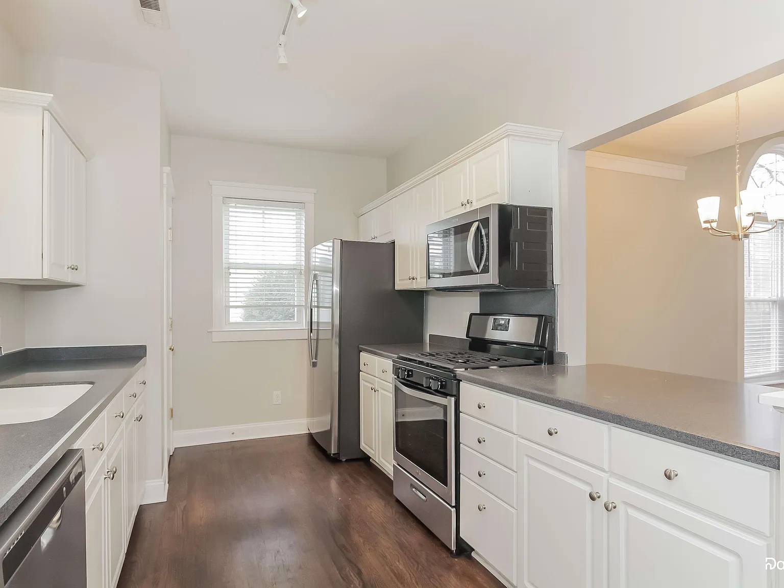 3 bed, 2.5 bath, 1506 sqft, $2,445 — Photo 4