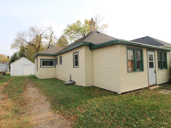 8 1st St E, Velva, ND 58790