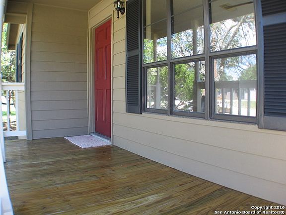 3rd image of 526 Tamarack Dr