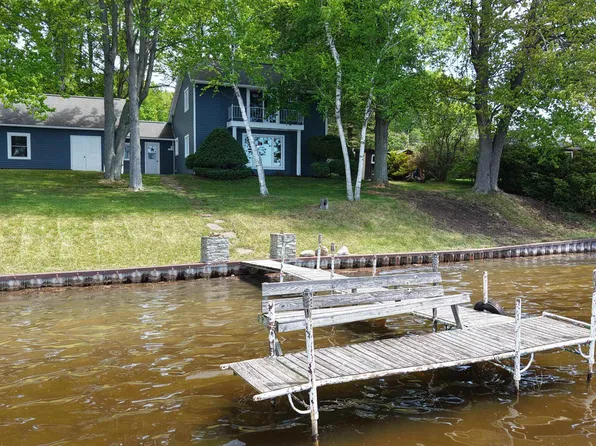 2669 N Lakeview Dr, Sanford, MI 48657