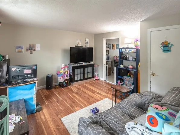 69 Arnold Ave #69, Lowell, MA 01852