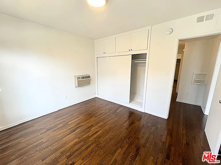 470 S Mariposa Ave — Photo 7