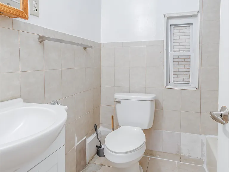 62 Clarke Ave #2 — Photo 12
