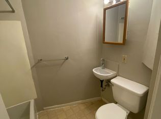603 1st St SW APT 3, Faribault, MN 55021