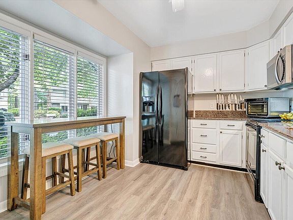 4th image of 3437 Londonderry Ct