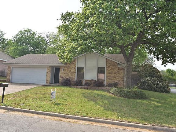 2nd image of 6416 Woods Edge Dr